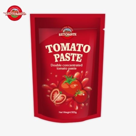 Le sac de pâte de tomate de 500 g offre un emballage pratique et un goût délicieux