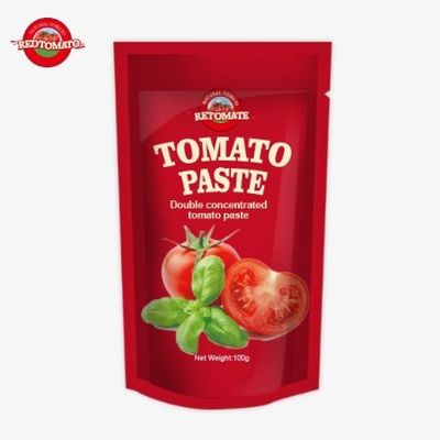 La pâte de tomate 100% pure est emballée dans un sachet de 100 g